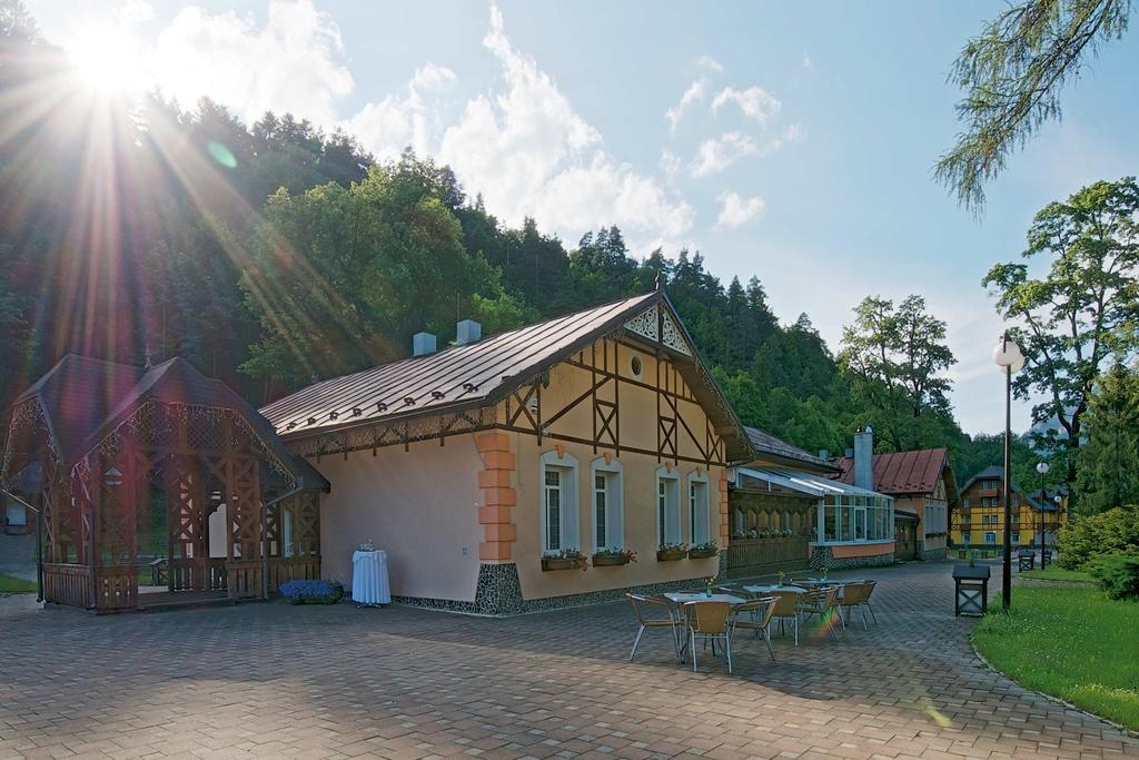Kupelne Domceky - Kupele Cerveny Klastor Smerdzonka ภายนอก รูปภาพ